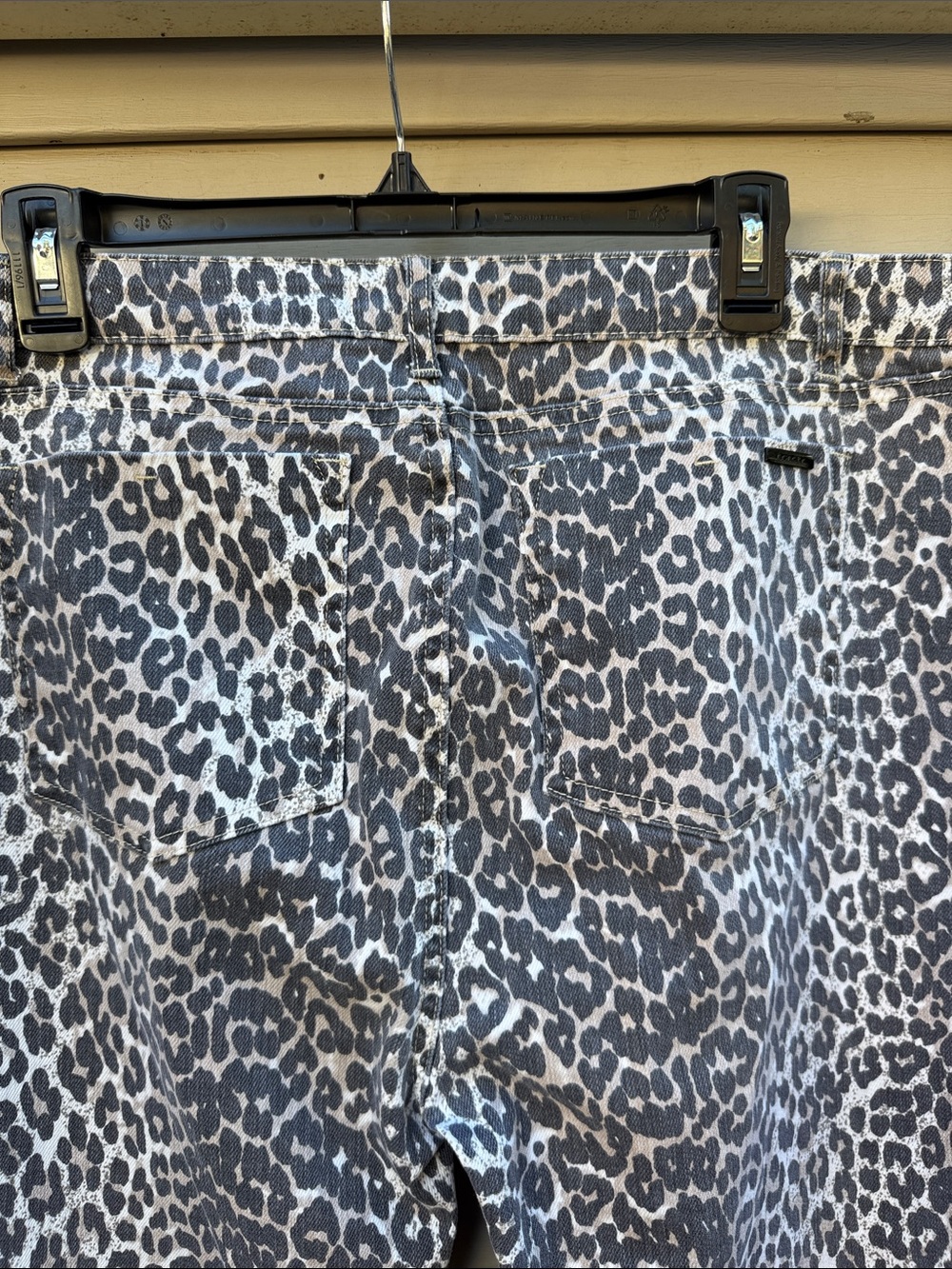 Tractr Snow Leopard-Print Wide-Leg Pants - Jeans Black, Tan, White Size 12 - Picture 10 of 12